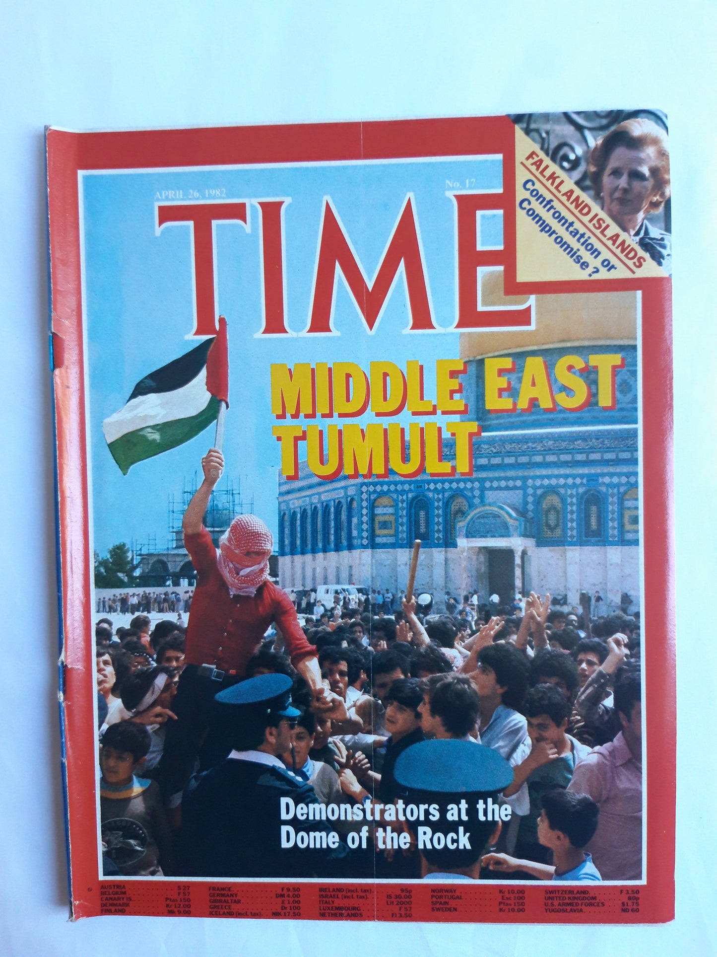 Time magazine Middle East Tumult Demonstrators at the Dome of the Rock Margaret Tathcher 26.04.1982 April 1982