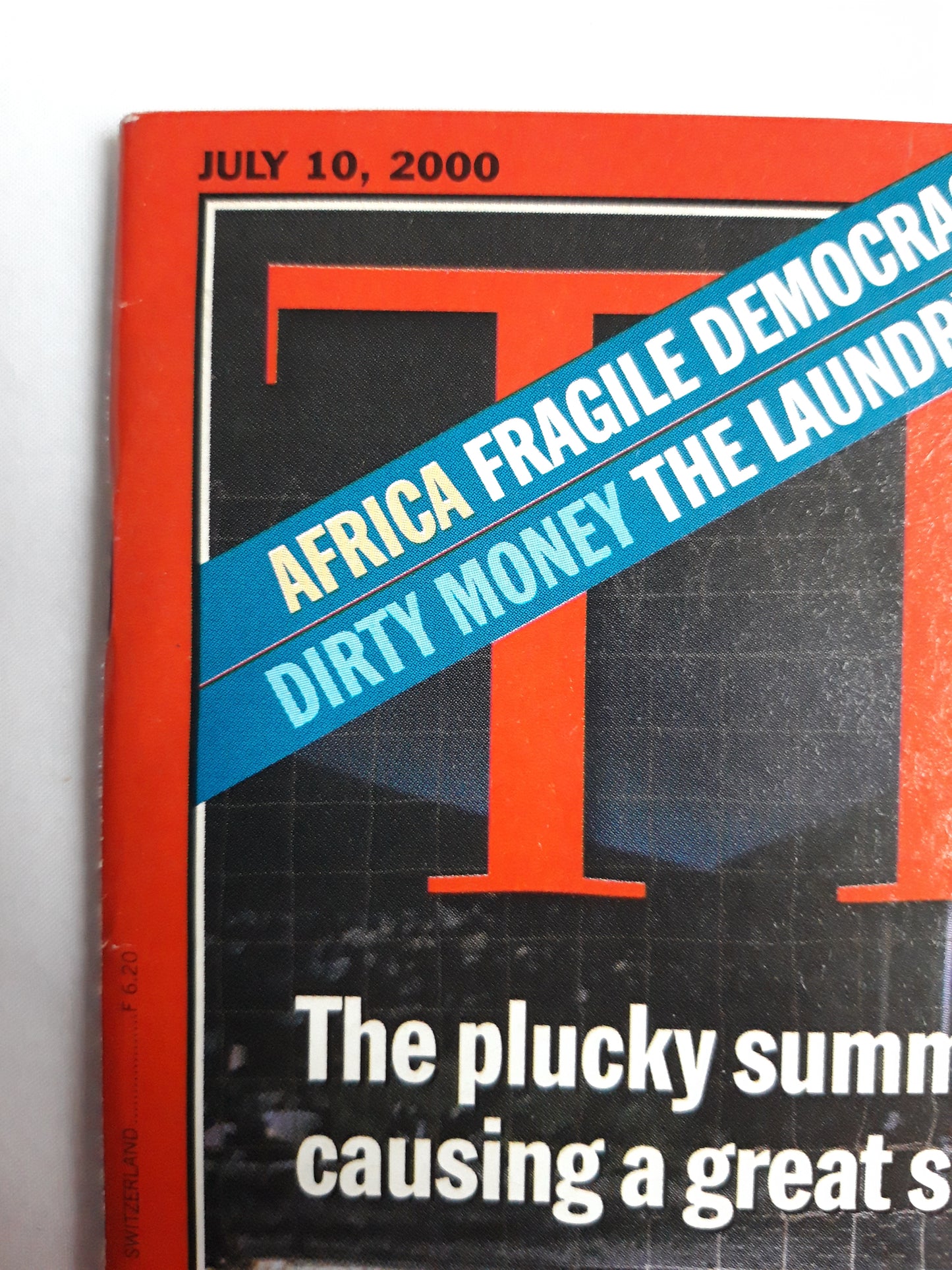 Time magazine This chicken`s a runaway hit The plucky summer movie Africa fragile democracy dirty money the laundry list Ginger Chicken Run Nick Park Peter Lord 10.07.2000 Juli July 2000