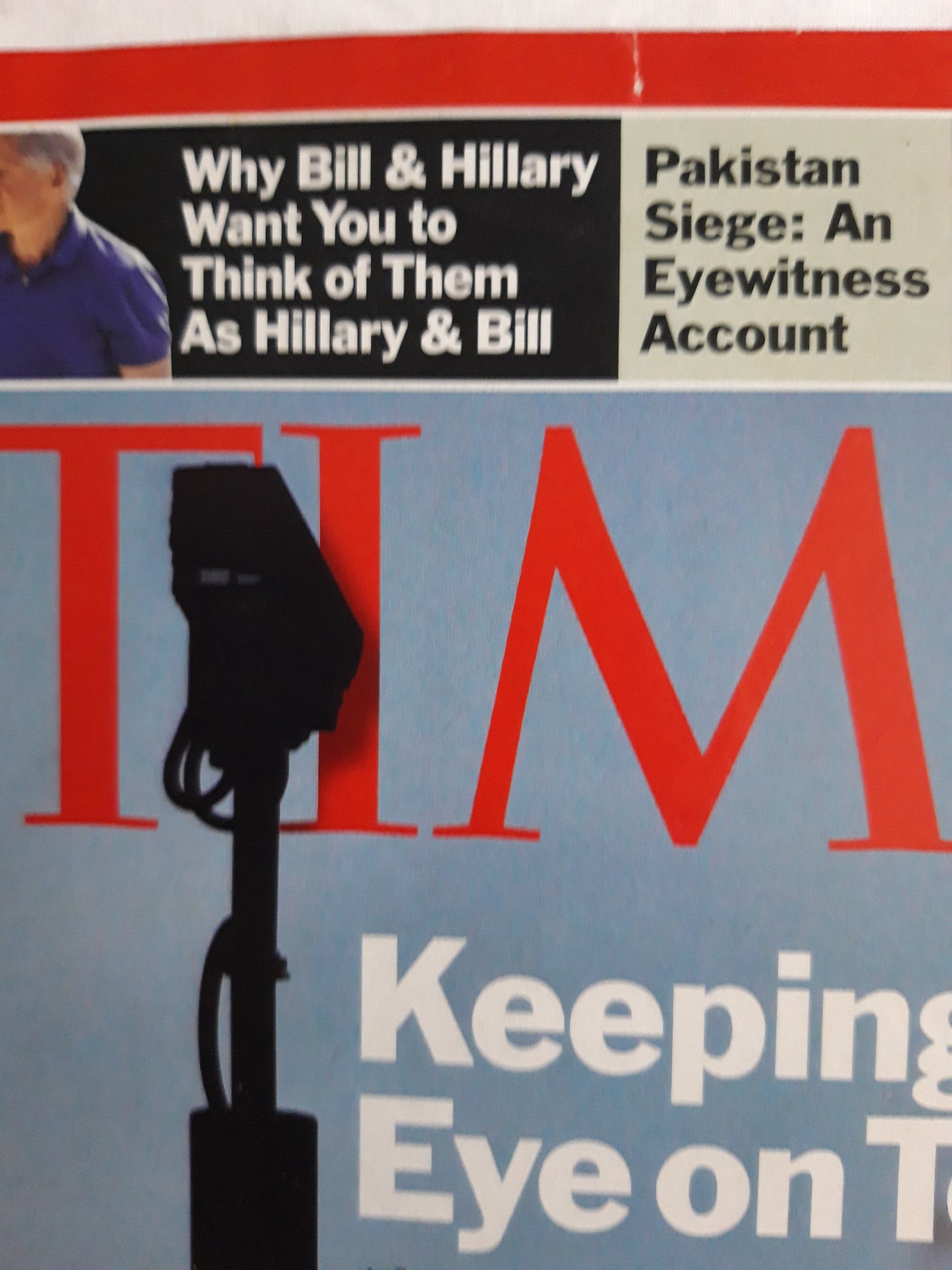 Time magazine Keeping an Eye on Terror bomb plots in Britain Closed-circuit TV cameras watch over London Bill & Hillary Clinton Pakistan Siege Eyewitness Account Werner Herzog`s latest film Director Most Dangerous 16.07.2007 July Juli 2007