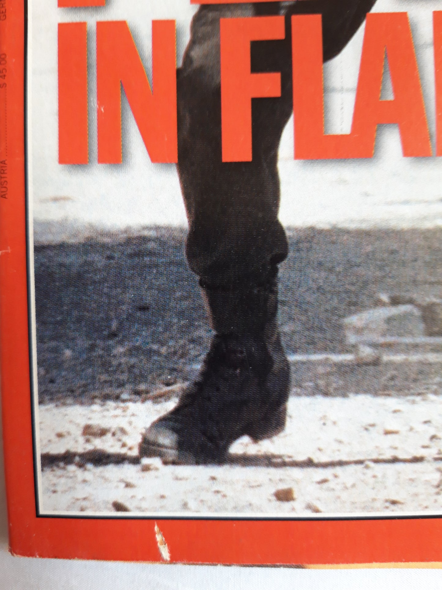 Time magazine Israel Peace in flames A Palestinian policeman firing at Israelis last week Fabulous Fabrications 07.10.1996 07.Oktober 07th October 1996