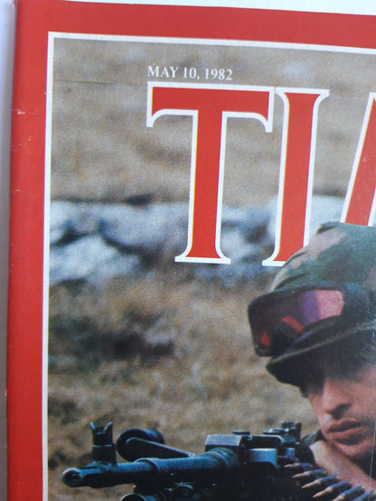 Time magazine Britain Fights Back Argentine Troops Defending the Falklands 10.05.1982 Mai 1982 No.19