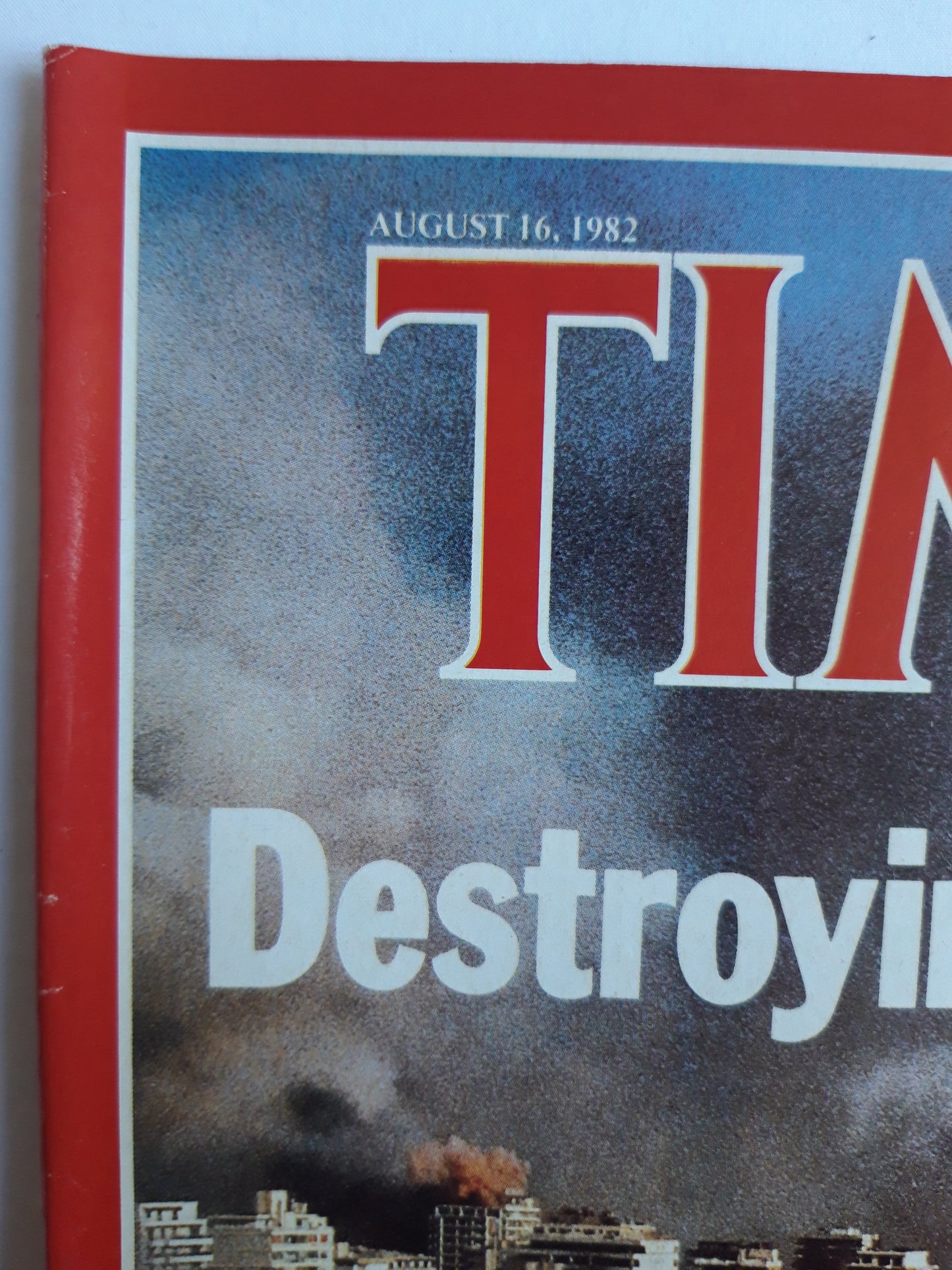 Time magazine Destroying Beirut Israel Tightens The Noose 16.08.1982 No.33
