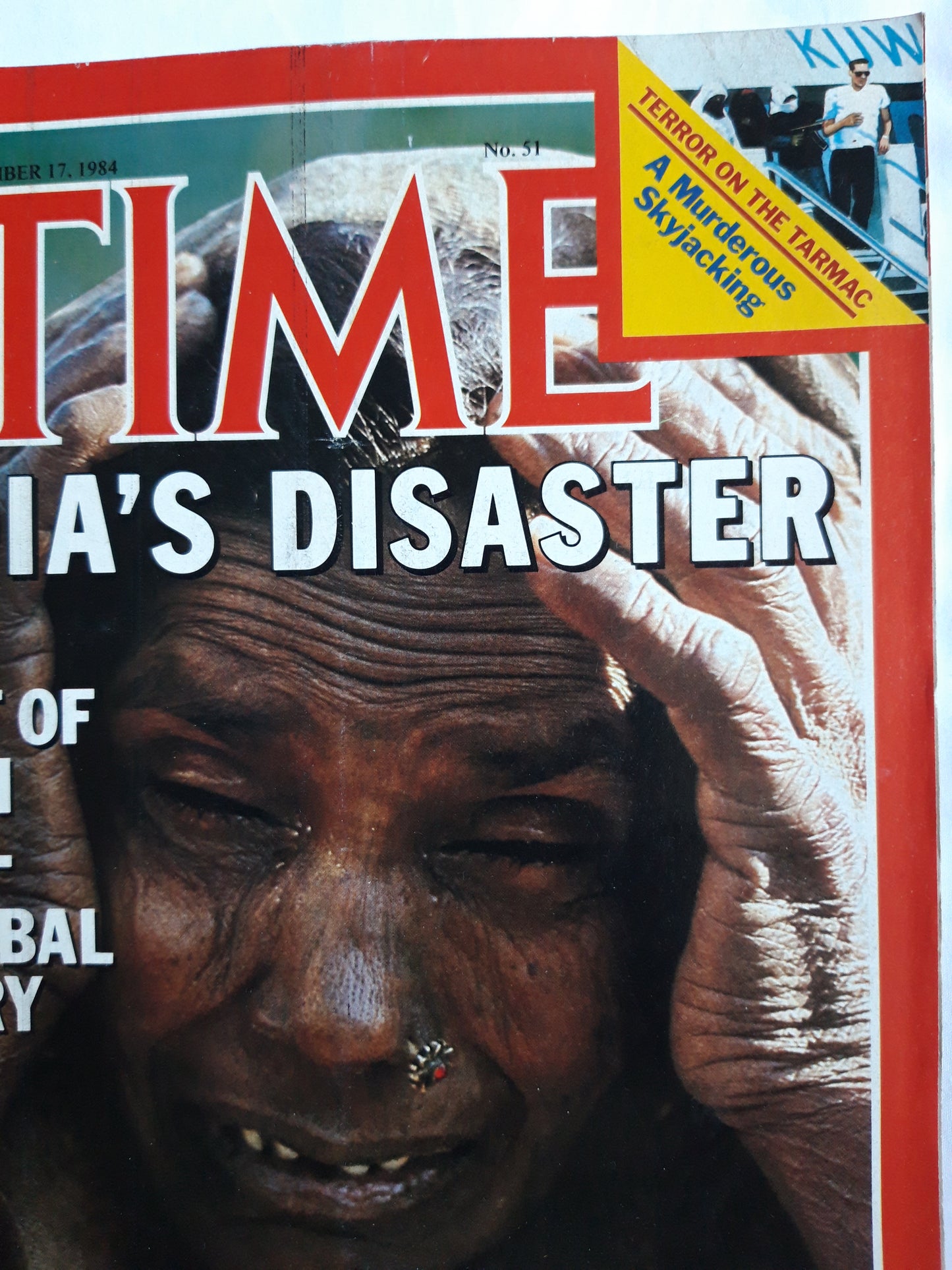 Time magazine India`s Disaster The Night of Death A Global Worry Terror on the Tarmac A Murderous Skyjacking 17.12.1984 Dezember 1984