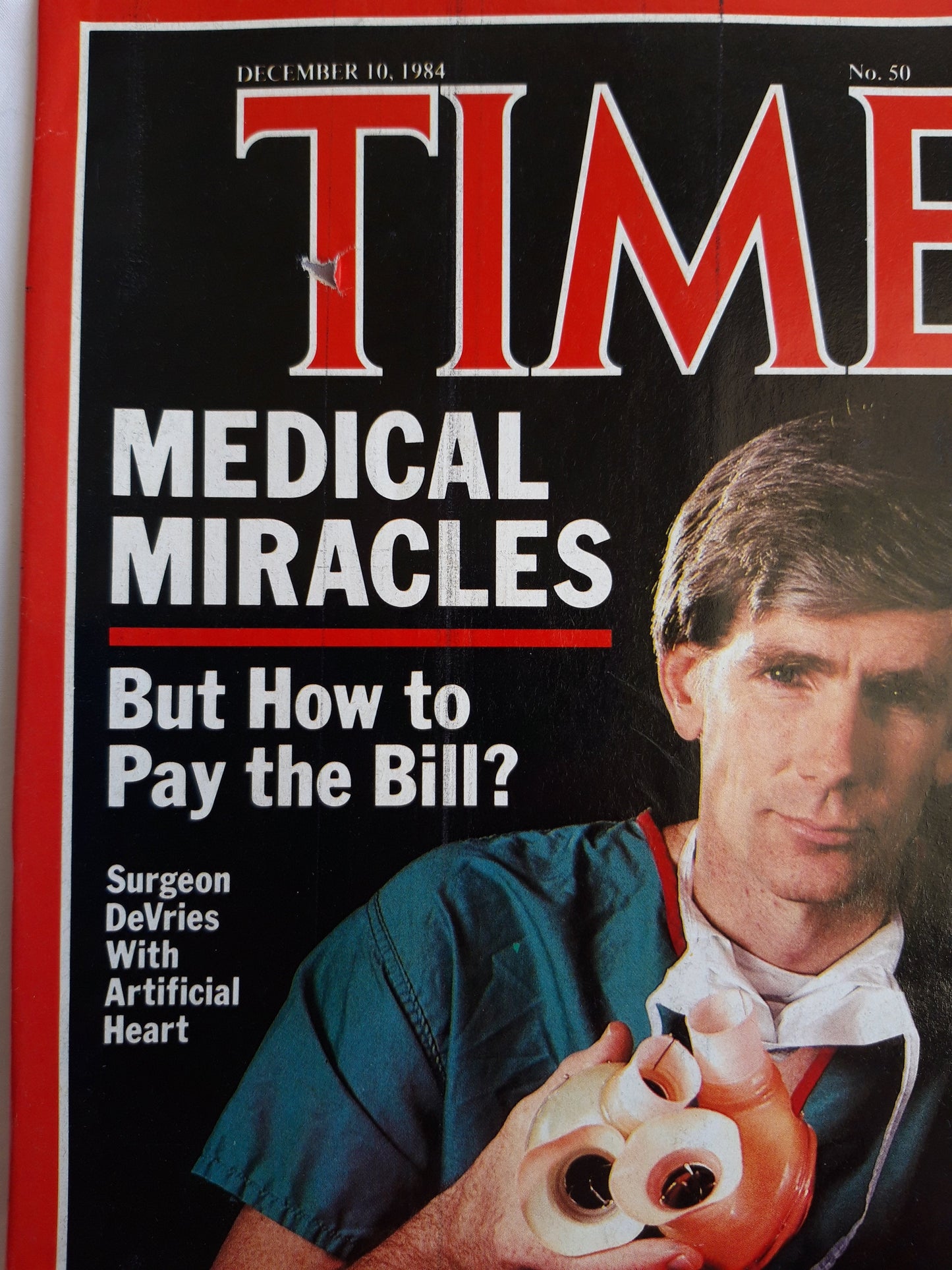 Time magazine Medical Miracles But How to Pay the Bill Surgeon DeVries with Artificial Heart U.S. Economy Sighns of a Slowdown 10.12.1984 Dezember 1984 No.50