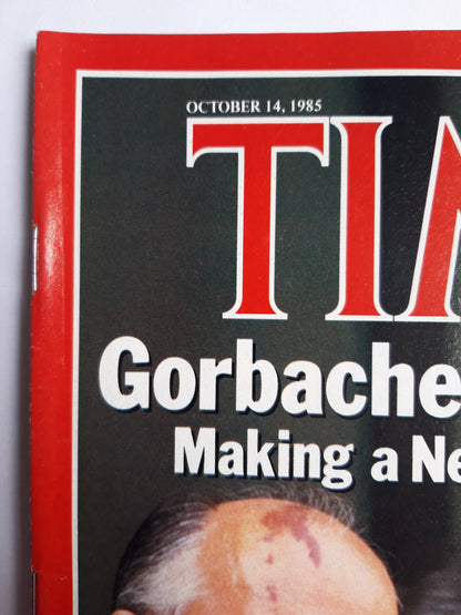 Time magazine Gorbachev in France Making a New Arms Pitch Raid on Tunisia Israel Hits the P.L.O. 14.10.1985 Oktober 1985 No.41