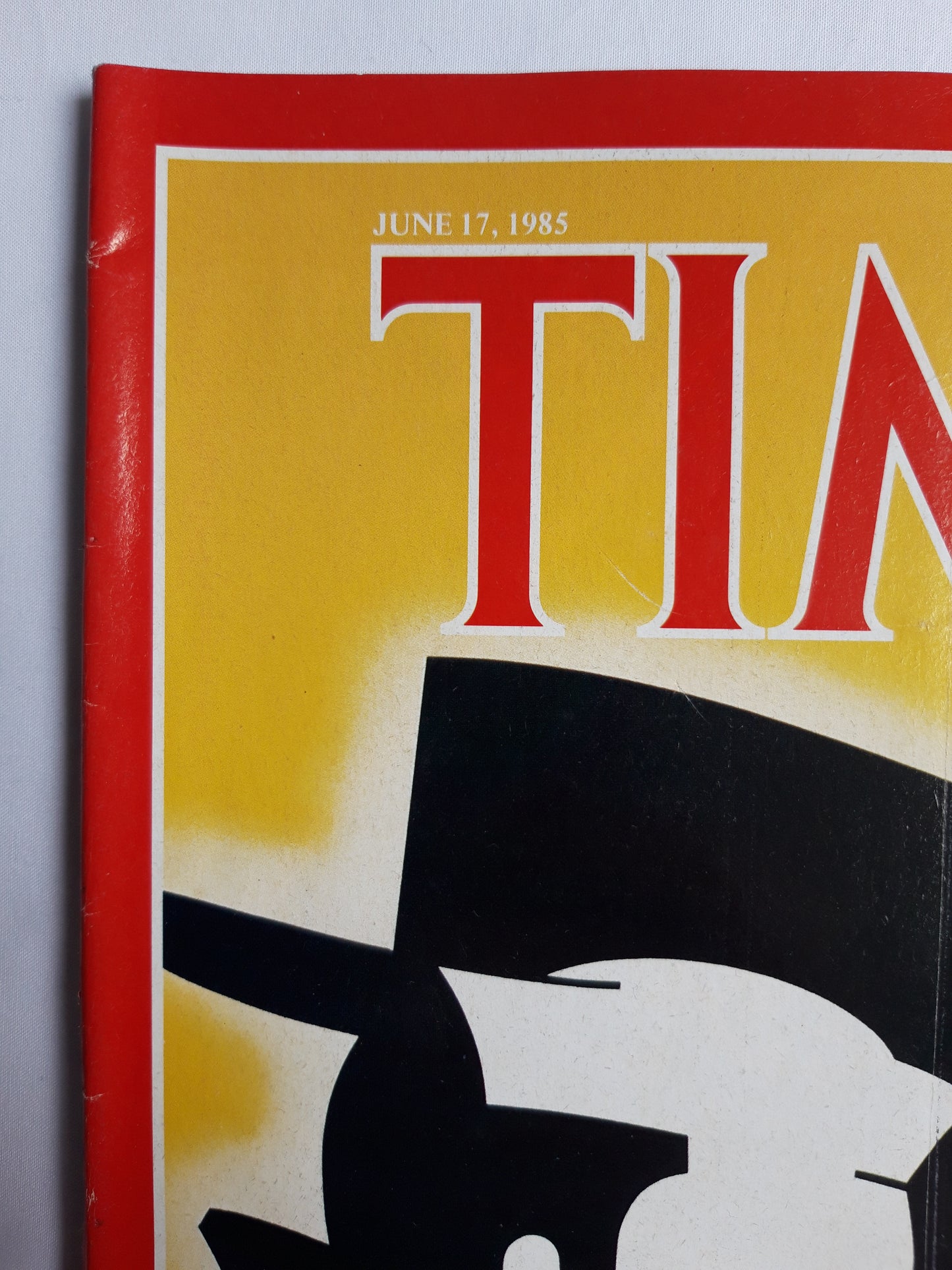 Time magazine The Spy Scandal Grows There are very serious losses Caspar Weinberger Flower Power Bloom Boom In Bratain 17.06.1985 Juni 1985 No.24