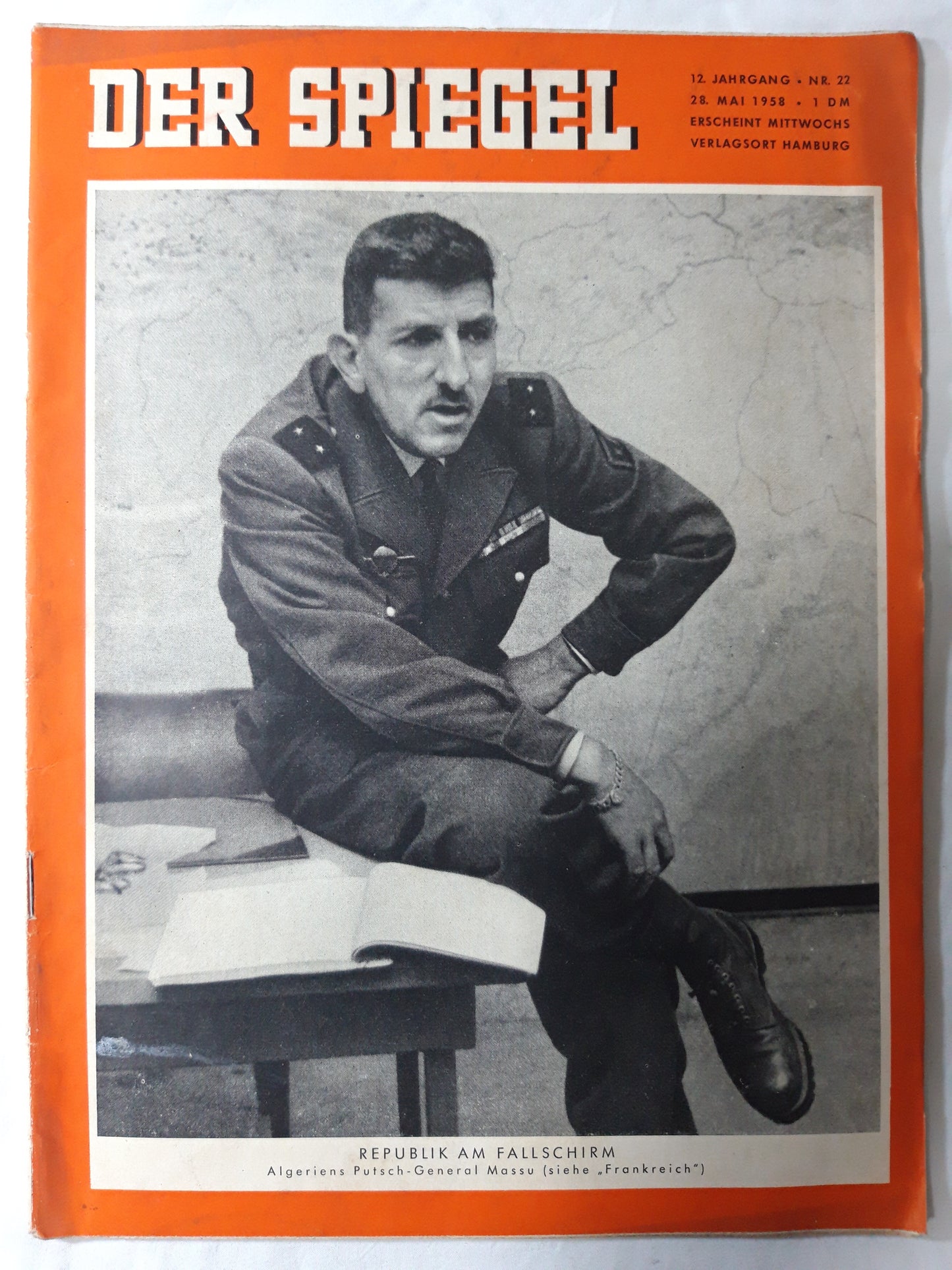 Der Spiegel Republik am Fallschirm Algeriens Putsch-General Massu (Frankreich) 28.05.1958 Mai May 1958