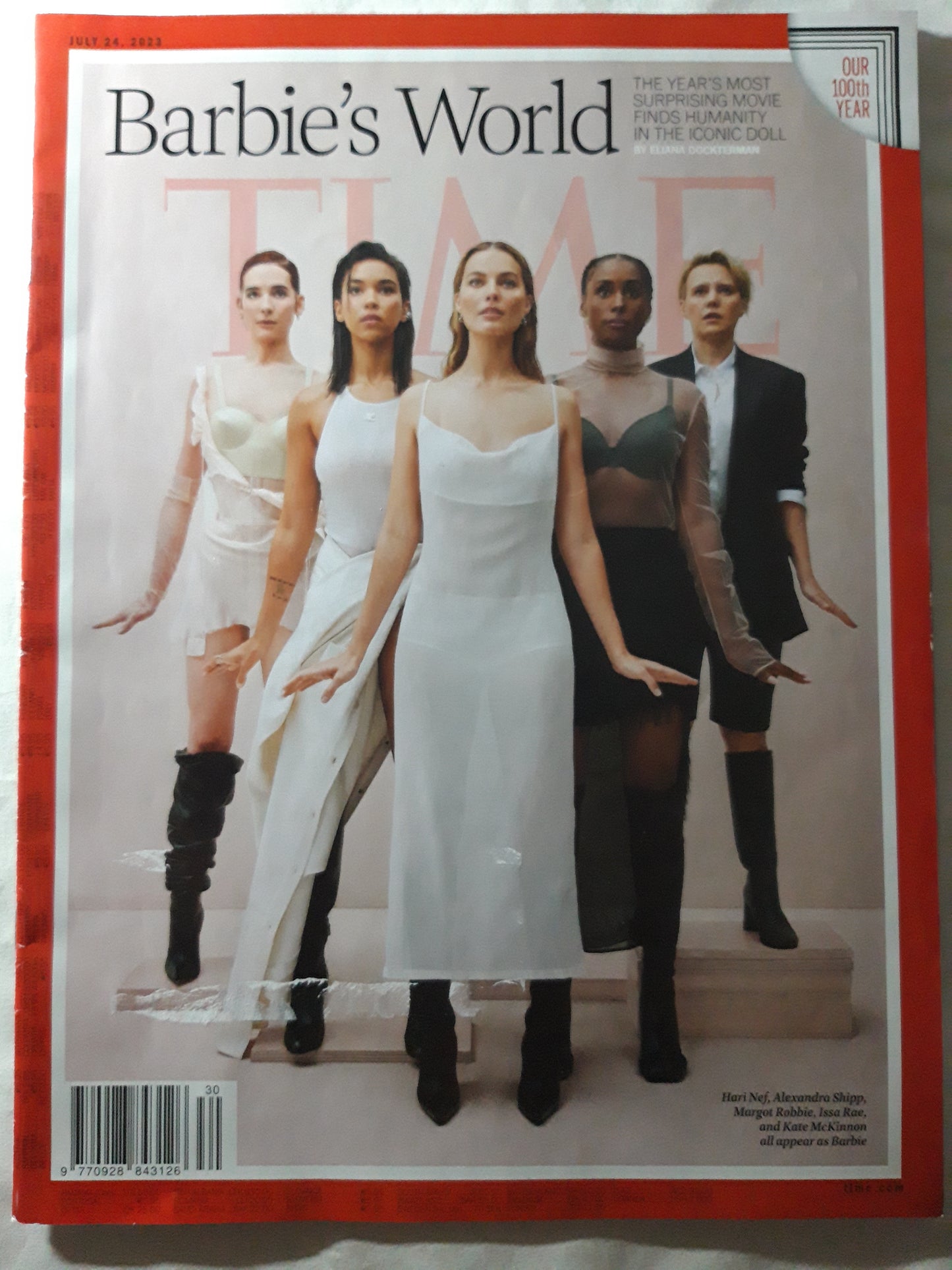 Time magazine Barbies`s World The year`s most suprising movie finds humanity in the Iconic doll Nari Nef Alexandra Shipp Margot Robbie Issa Rae Kate McKinnon 24.07.2023 July Juli 2023