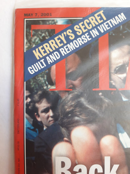 Time magazine Back in the Saddle Silvio Berlusconi Kerrey`s secret guilt and remorse in Vietnam Original packaging OVP Original verpackt 07.05.2001 May Mai 2001