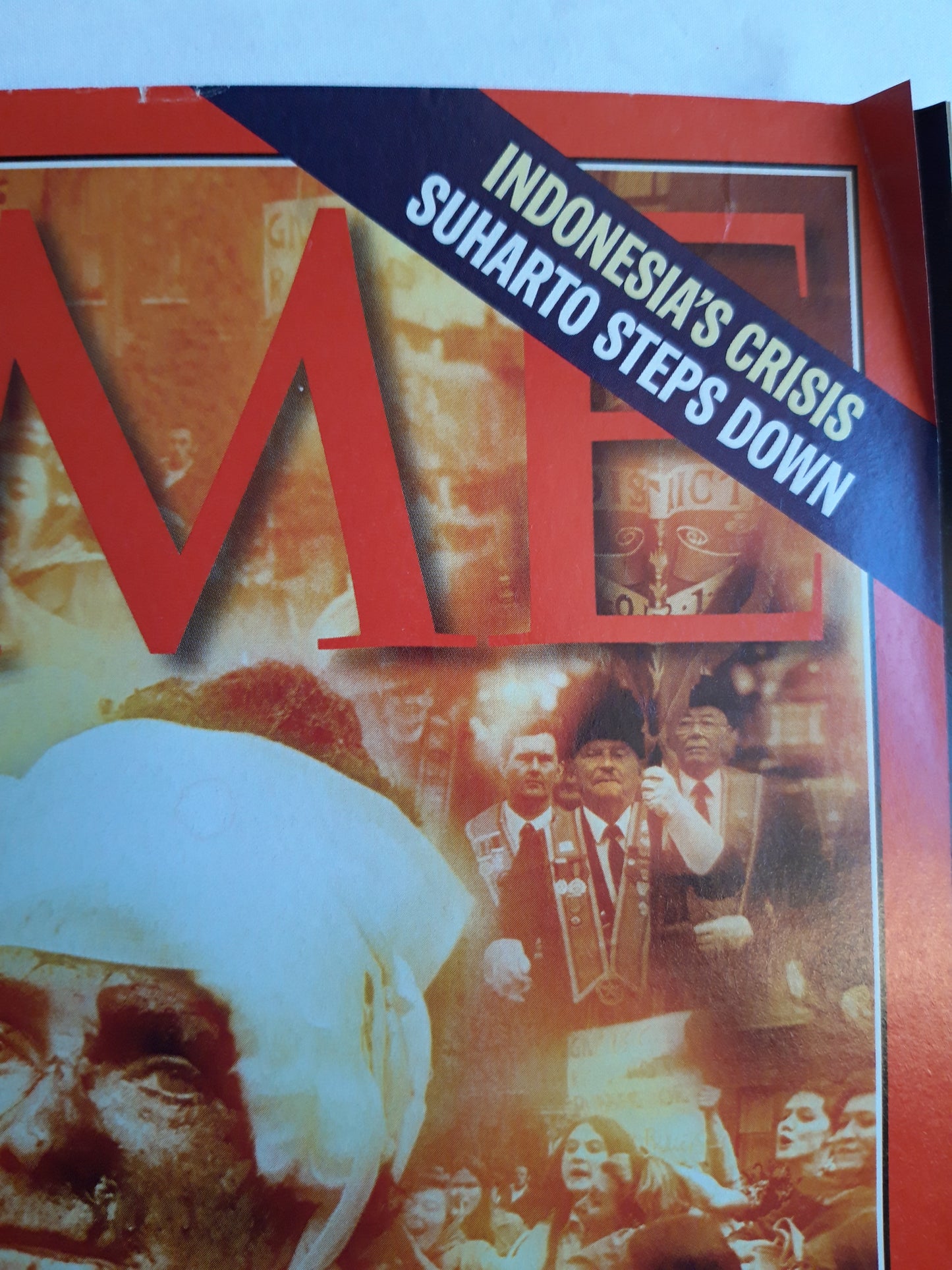 Time magazine Burying the past Ireland votes to end the Troubles and give peace a chance Patrick Doherty Indonesia`s crisis Suharto steps down 01.06.1998 01. Juni 1998