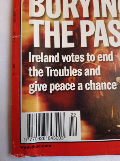 Time magazine Burying the past Ireland votes to end the Troubles and give peace a chance Patrick Doherty Indonesia`s crisis Suharto steps down 01.06.1998 01. Juni 1998