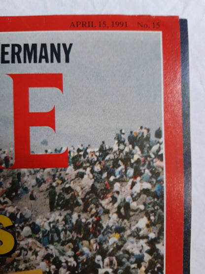 Time magazine Blood and Angs in Germany Saddam`s Latest Victims Can the world avoid a human tragedy? Kurdish refugees near the Turkish border 05.04.1991 5th 05. April 1991 No. 15