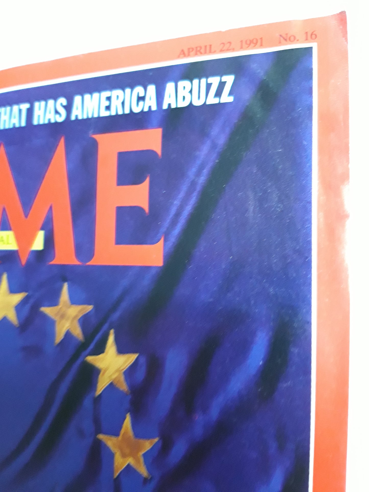 The book that has America abuzz Euro Blues 22.04.1991 22nd 22. April 1991 No. 16